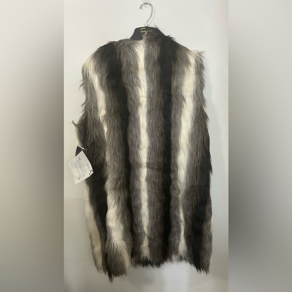 Serena Williams Signature Faux Fur Vest - Picture 4 of 7